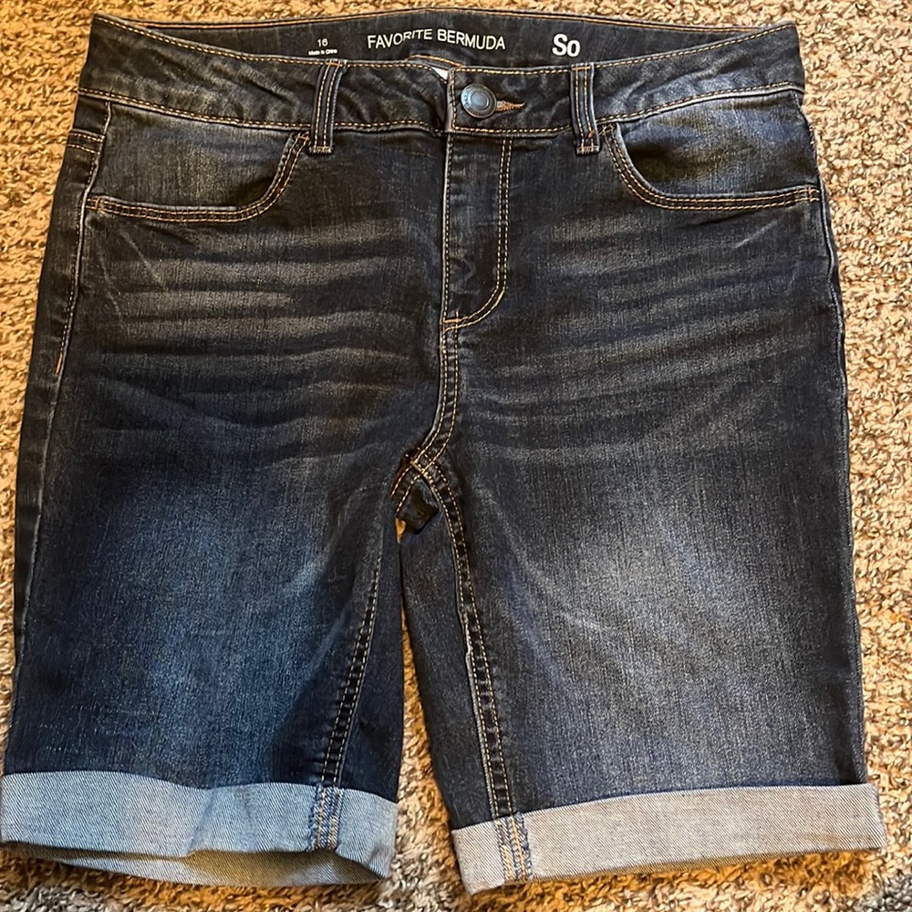 SO Bermuda shorts, gently worn, good condition. Size-16P